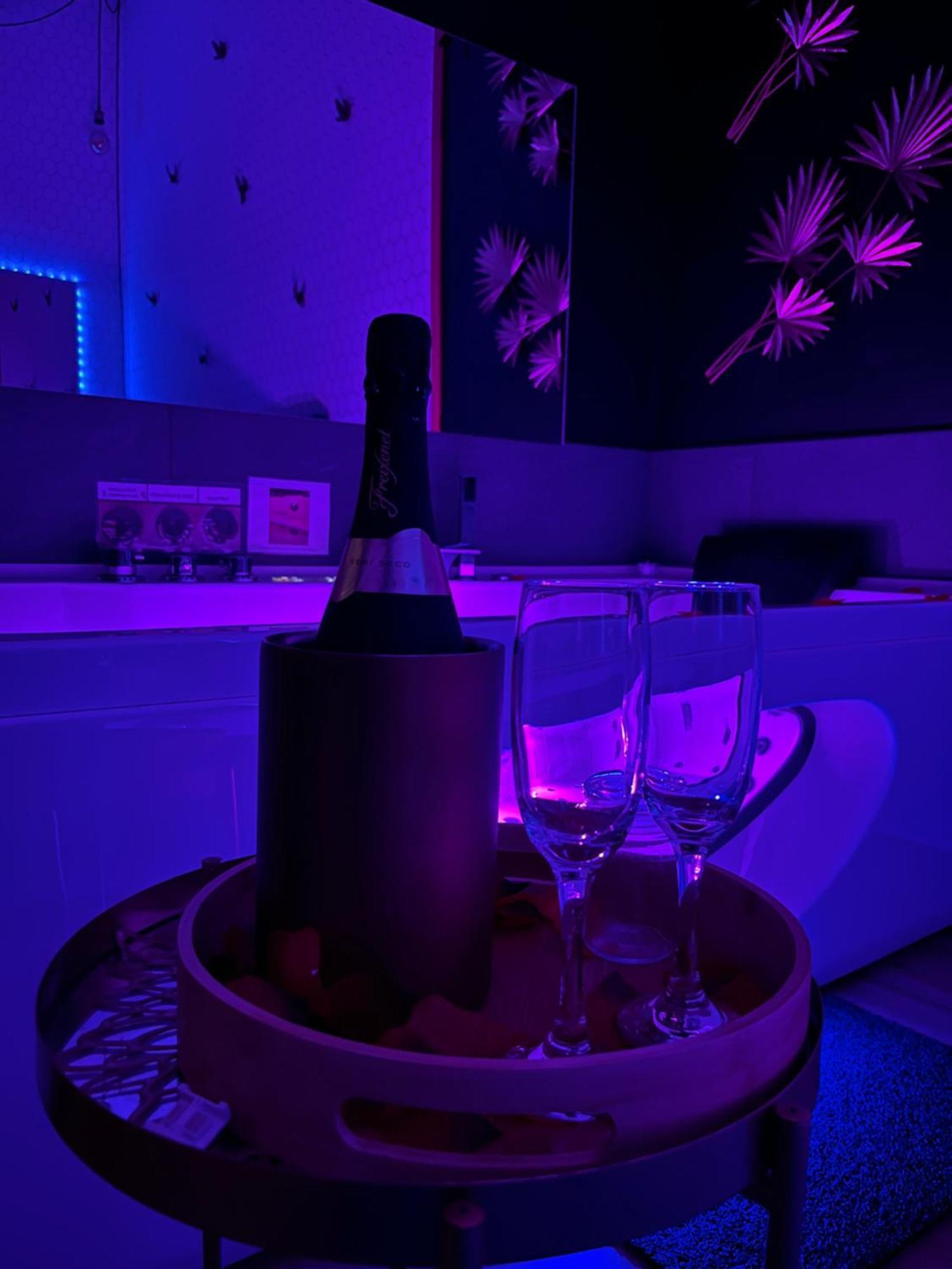 Suite romantique avec sauna et balnéo privatifs au Barcarès Le Barcarès Extérieur photo