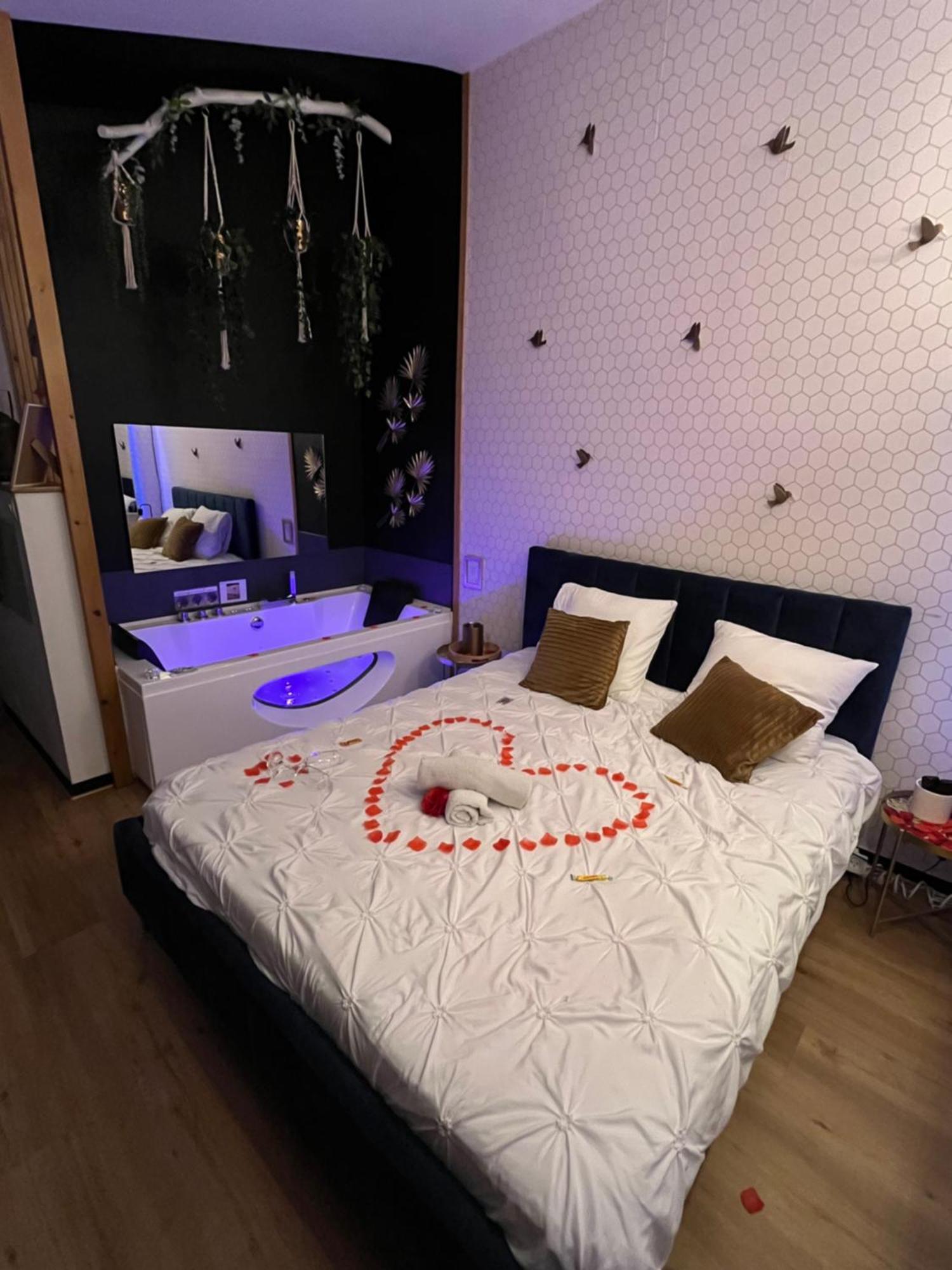 Suite romantique avec sauna et balnéo privatifs au Barcarès Le Barcarès Extérieur photo