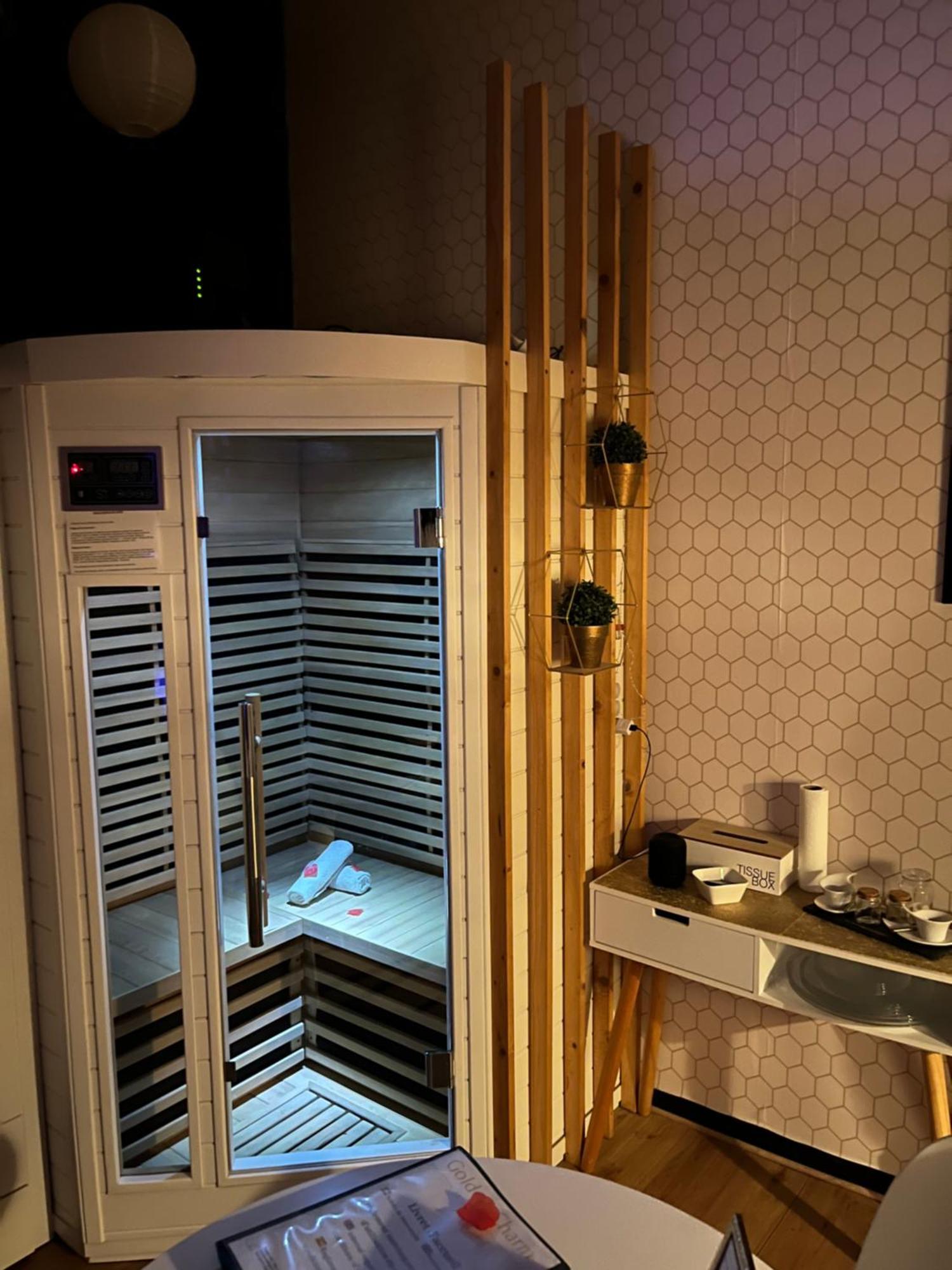 Suite romantique avec sauna et balnéo privatifs au Barcarès Le Barcarès Extérieur photo