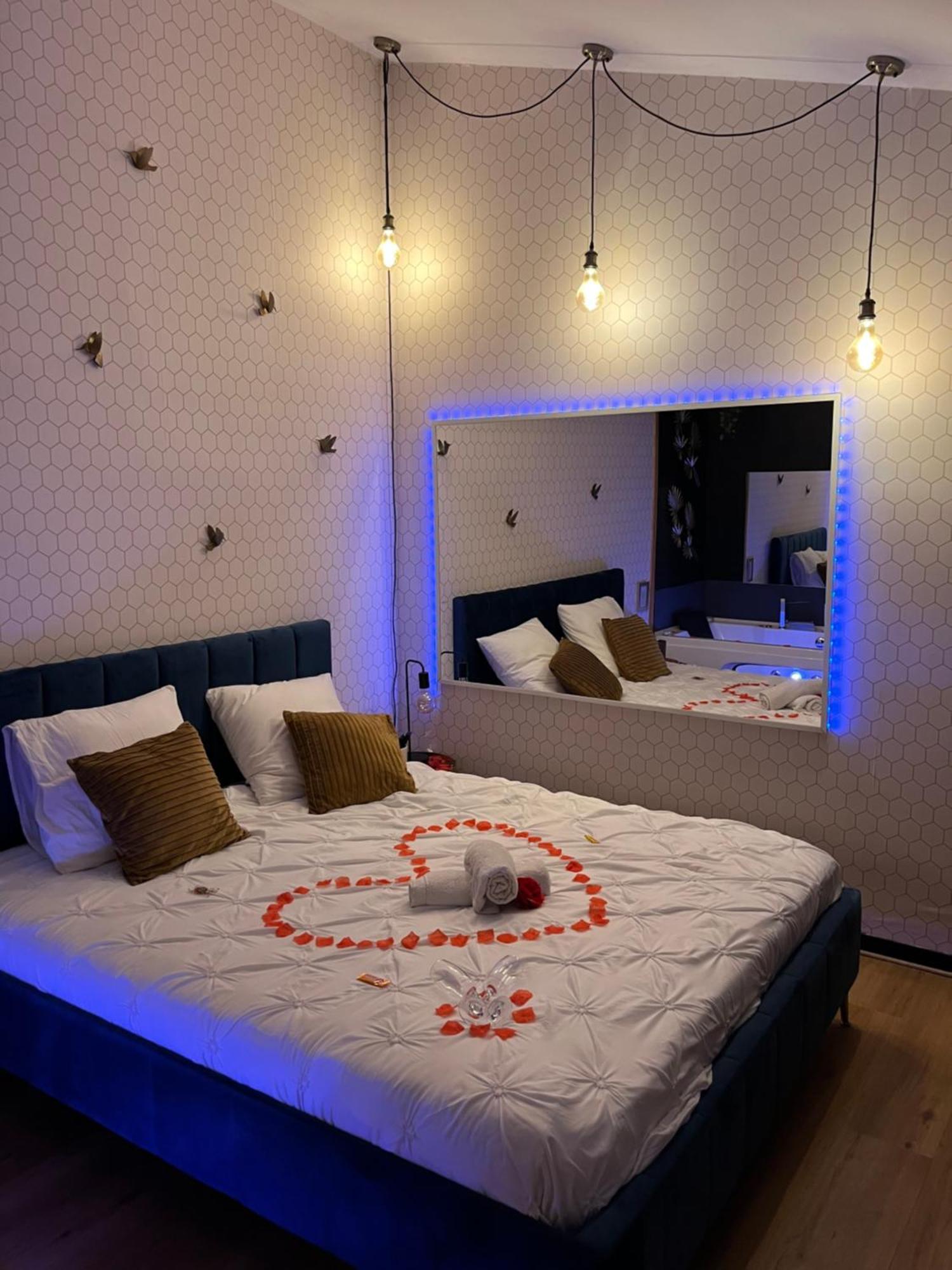 Suite romantique avec sauna et balnéo privatifs au Barcarès Le Barcarès Extérieur photo