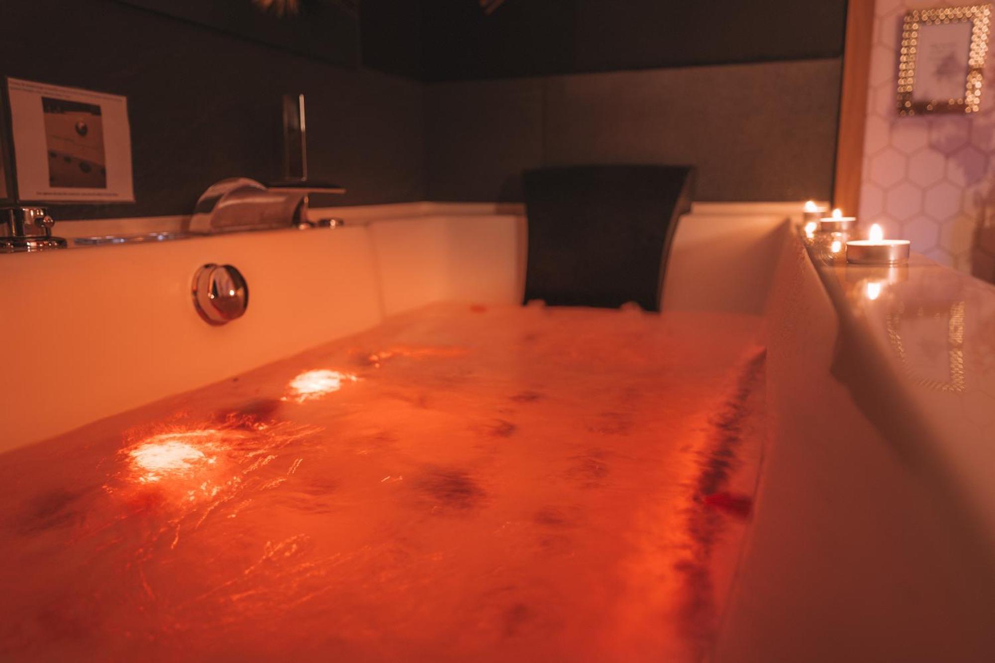 Suite romantique avec sauna et balnéo privatifs au Barcarès Le Barcarès Extérieur photo