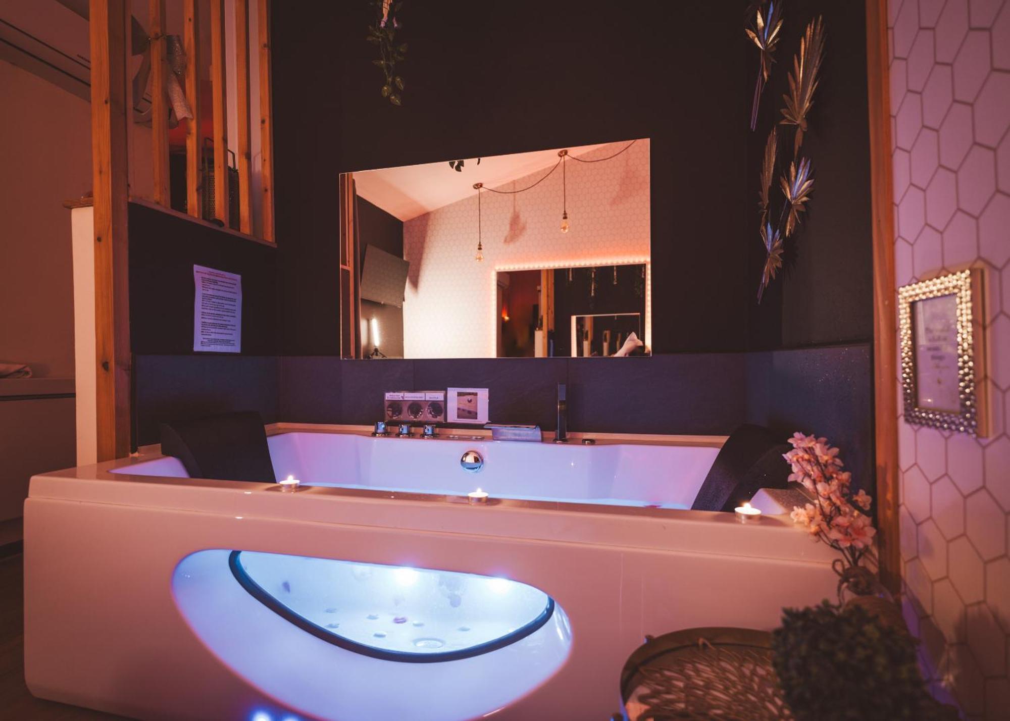 Suite romantique avec sauna et balnéo privatifs au Barcarès Le Barcarès Extérieur photo