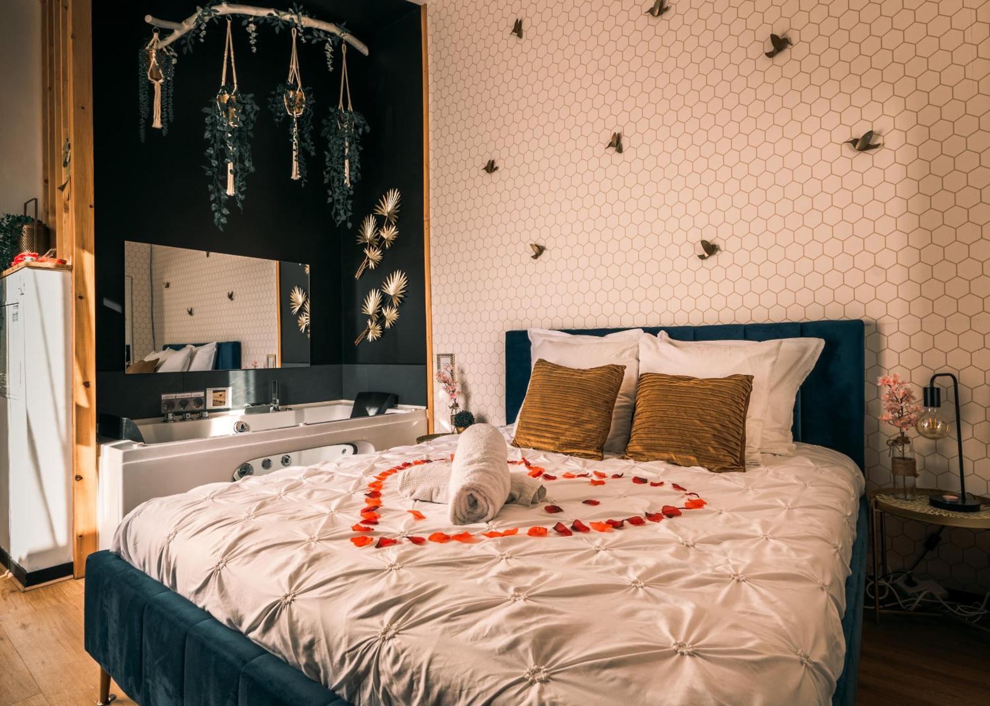 Suite romantique avec sauna et balnéo privatifs au Barcarès Le Barcarès Extérieur photo
